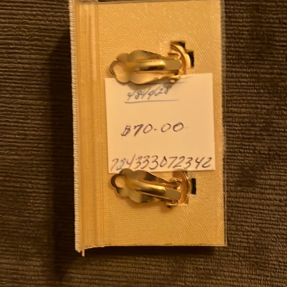 Oval Bronze Rhinestone Vintage Clip on Earrings! - Picture 2 of 2